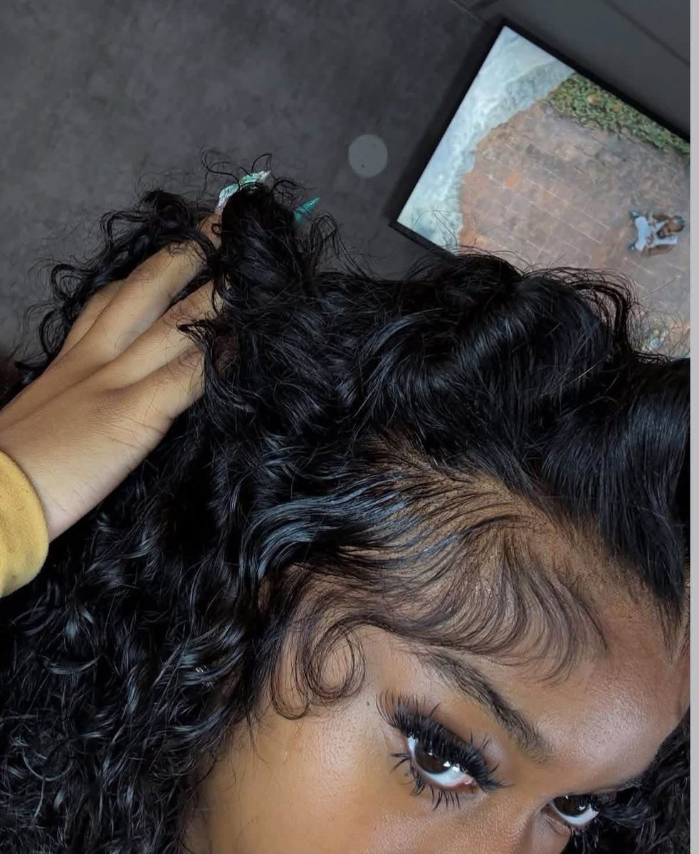 PositiveAuraB's tweet photo. i think baby hairs make wigs so pretty 😍 https://t.co/EQ1JCul9Qi