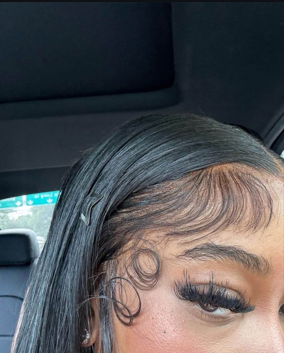 PositiveAuraB's tweet photo. i think baby hairs make wigs so pretty 😍 https://t.co/EQ1JCul9Qi