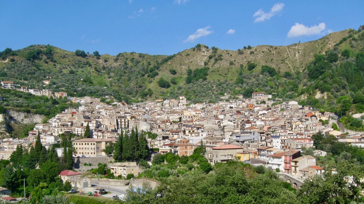 metisnews2's tweet photo. 🎉 Mammola celebra San Nicodemo tra musica, tradizione e grandi concerti. #Mammola #SanNicodemo #Festeggiamenti #Concerti #Musica #Tradizione #PiazzaFerrari #Eventi #Comunità #Spettacolo ↓ https://t.co/GOzPn0vrVF https://t.co/QOZqVB6KmQ