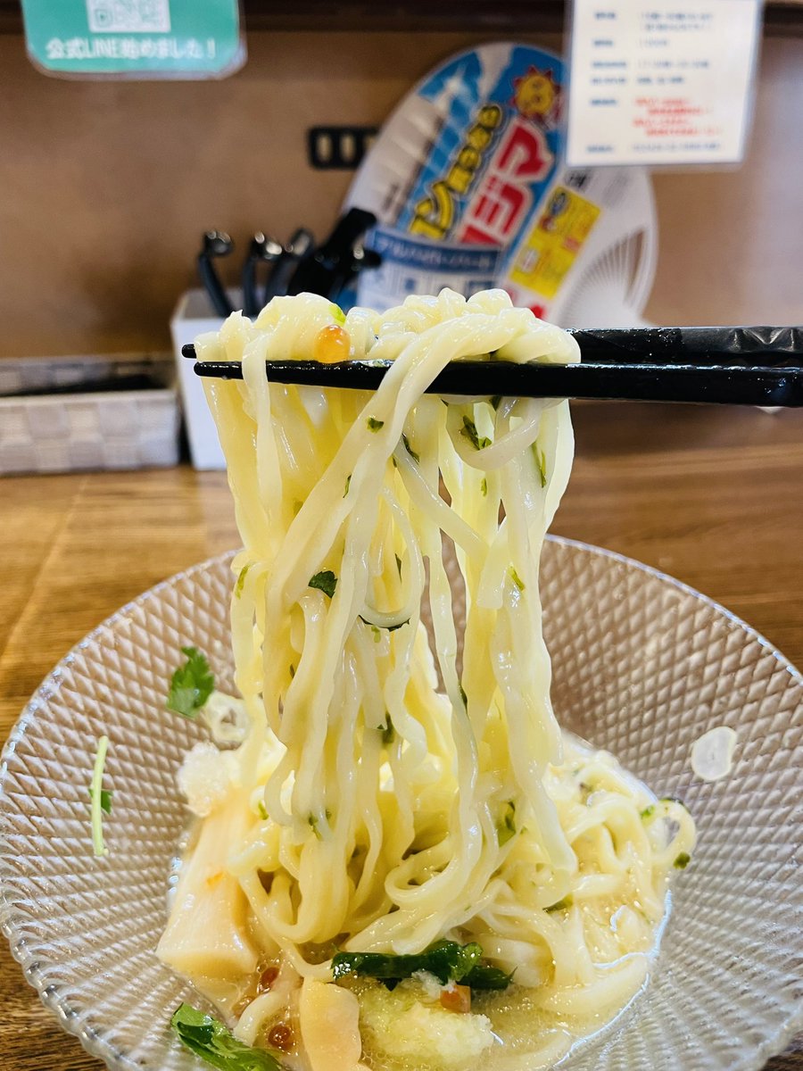 bloomramen's tweet photo. 㐂九八エキチカ さん　にて
期間限定 「サーモンとイクラの山葵カキ氷和え麺 ~ご飯割付~ ｣
期せずして この日
“潮ダレ生海苔 鮭親子ピロ麺ワサビ カキ氷 鰹節ごはん〆“ を堪能す
今季はエキチカ 青梅本店 イチバノナカ で このギン冷えを頂いた
2月には イチバノナカ で熱いのを

2026年百三十四杯目 https://t.co/C87HoL3wpu