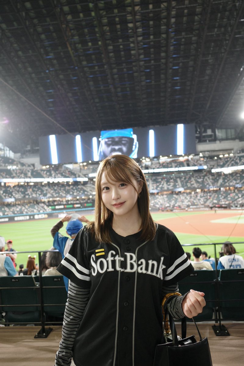airi_213_hkt48's tweet photo. 奇跡的なレイエス選手との2ショットで激アツ https://t.co/U5uOE7QtTa
