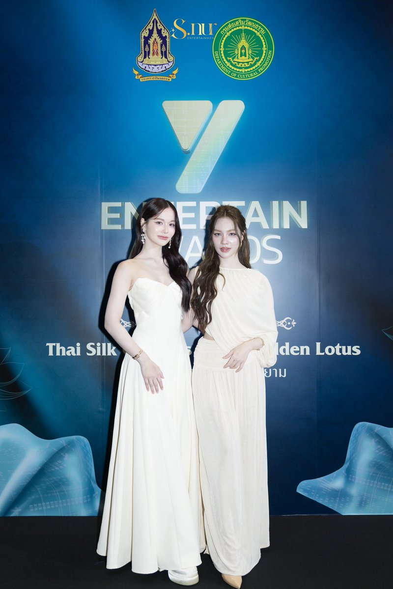 Snurrofficial's tweet photo. ใครยังไม่รีบกลับ รอรวมพลกันหลังจบงานนะคะ

TKNUR CARPET MOMENT
#YentertainAwards2026xTKNur
#SnurEntertainment
#TKphinyanech #nurdesoraya
#TKNur https://t.co/wPC0l0EUEh