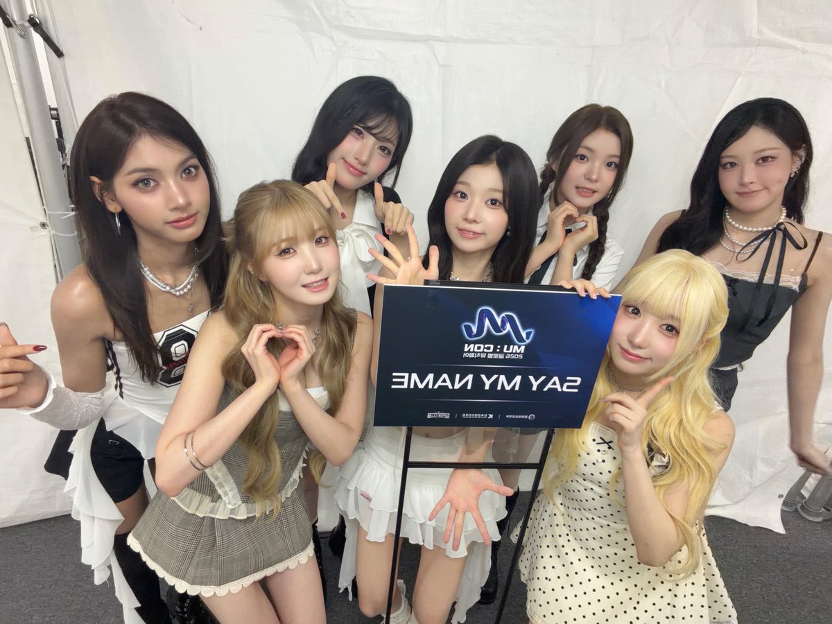 sa2m2nam3's tweet photo. [#SMN_BEHIND] #MUCON

떨리는 무대 위였지만
우리 LOVvmE가 있어
무사 완료 😳💪🏻

#SAYMYNAME #세이마이네임 #SMN #セマネ https://t.co/7rGQTGh983