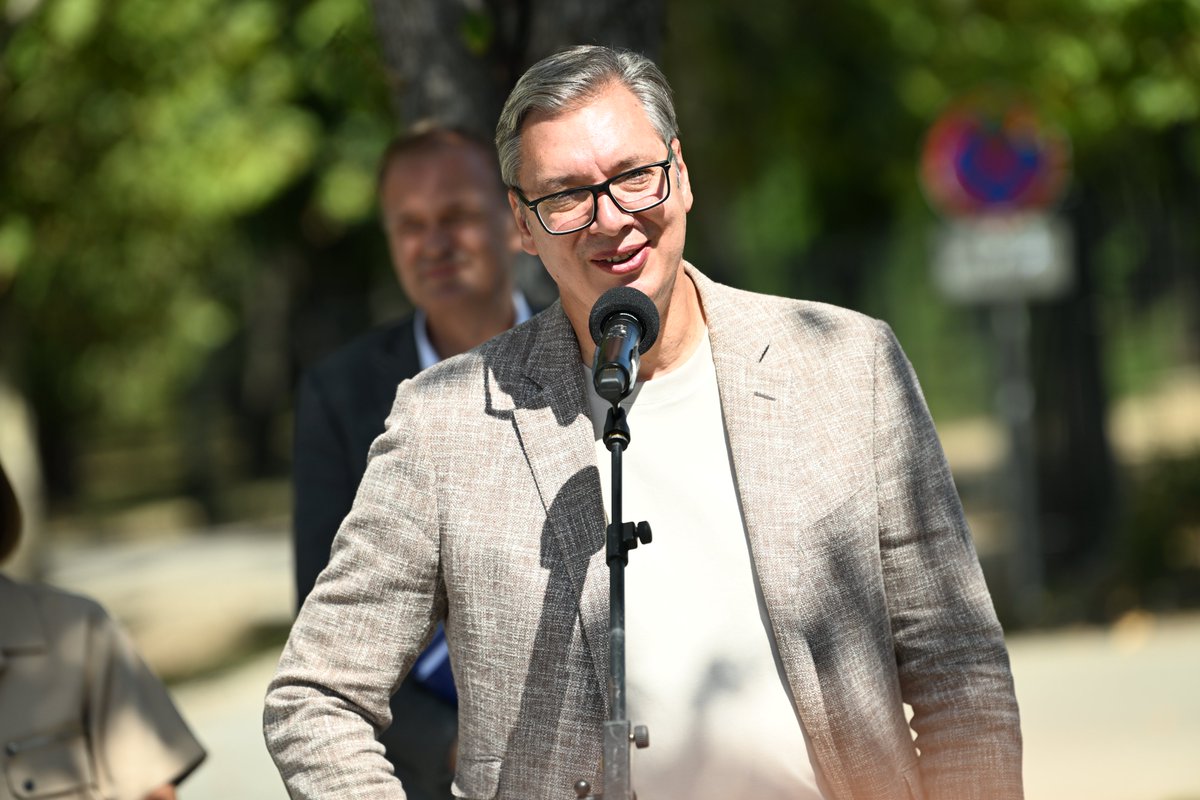 sns_srbija's tweet photo. Председник Вучић @avucic изјавио је данас у Ади да ће, што се више буде улагало у туризам, већи број људи долазити из иностранства, као и да ће већи број наших грађана проводити време у земљи.
https://t.co/U75b4rBbdD https://t.co/sIT86bvugV