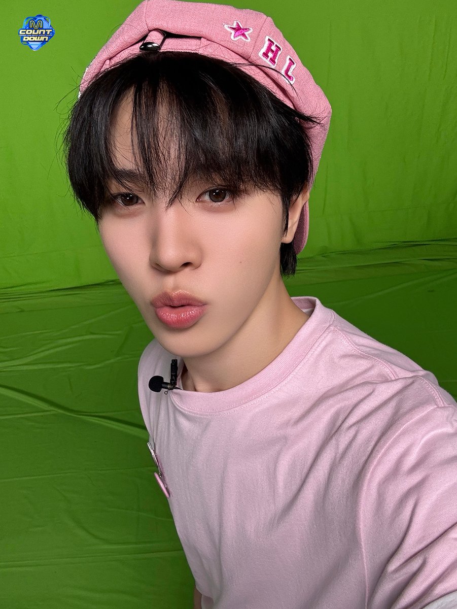 MnetMcountdown's tweet photo. (알바생이 잘생겼고 아이스크림이 맛있어요.ᐟ)

#MCOUNTDOWN #엠카운트다운 #먼슬리엠카PICK
#소정환 #TREASURE #박건욱 #ZEROBASEONE https://t.co/012Z8bktOF