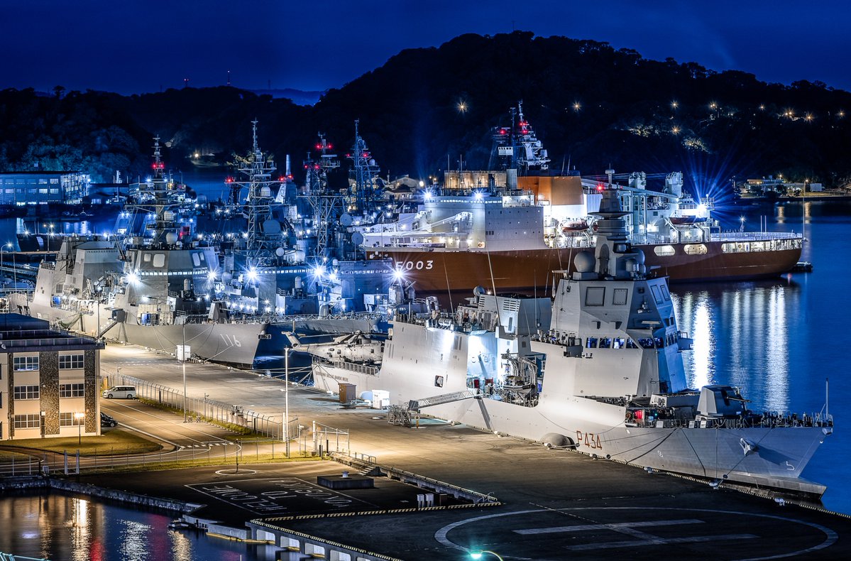 Alsace_class's tweet photo. 今日の横須賀港は🇮🇹｢ジョヴァンニ・デッレ・バンデ・ネーレ」を筆頭に、砕氷艦｢しらせ｣、練習艦｢しまかぜ｣ など…非常に眼福ですぞー❕😆 https://t.co/9TBMKlJ1K9