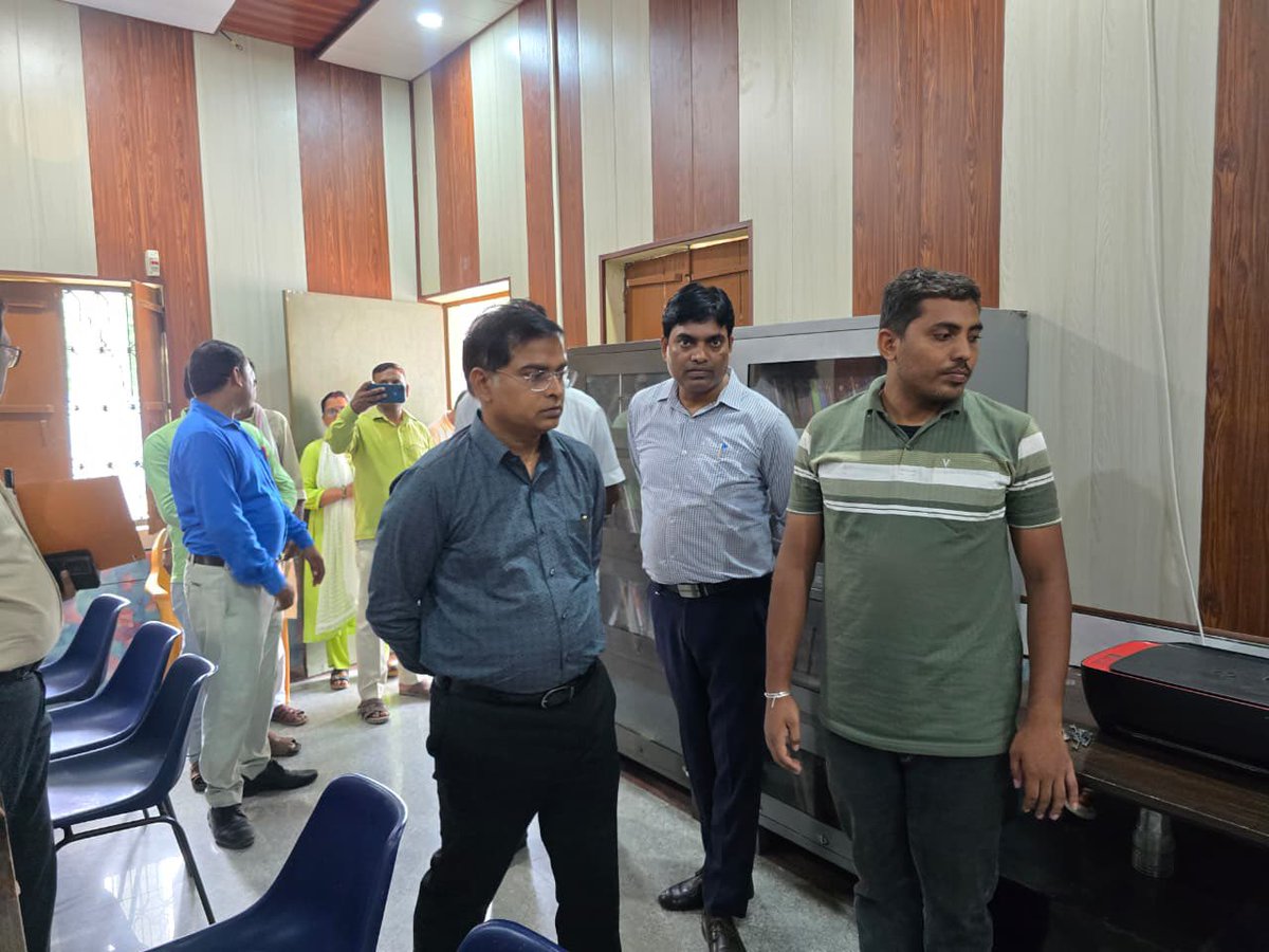 CDOMAU's tweet photo. आज ग्राम पंचायत शहरोज विकास खण्ड कोपागंज में डिजिटल लाइब्रेरी का निरीक्षण कर आवश्यक निर्देश दिए। https://t.co/QJeHQw1eGI