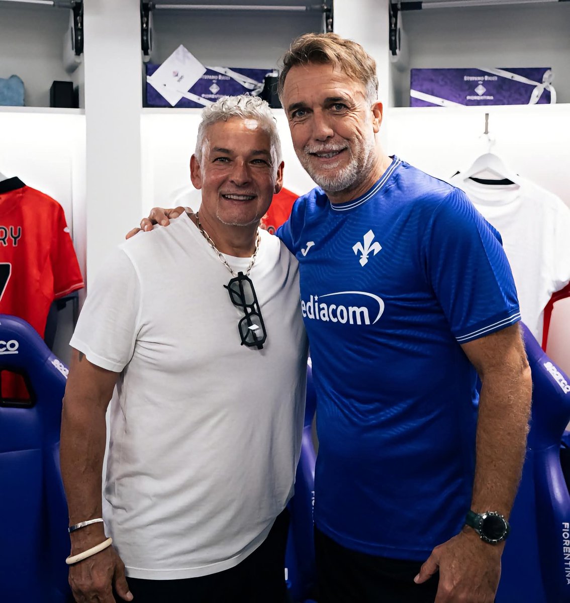 90sfootball's tweet photo. Roberto Baggio and Gabriel Batistuta.

Who are you choosing in their prime? https://t.co/YqkiQMn1sP