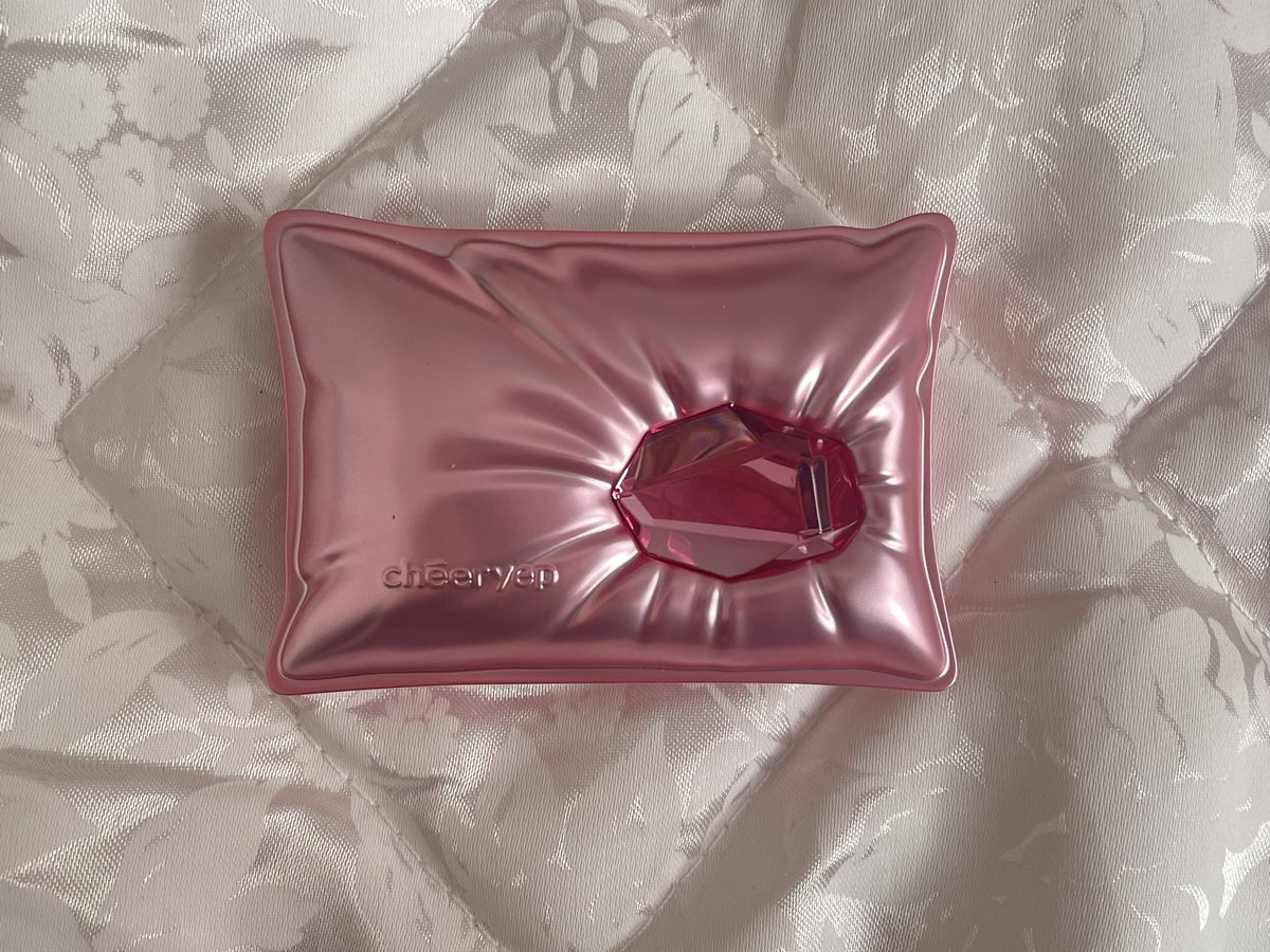 maevaemiliaa's tweet photo. the prettiest little birthday gift from one of my best friends https://t.co/xlfI9eJOw3