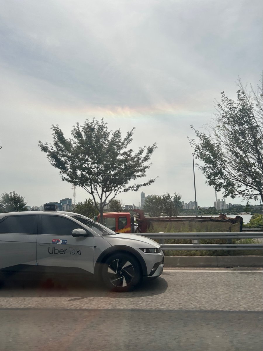 parseohee's tweet photo. Days of: It’s Live... <🌈🌳☁️> https://t.co/kgvqvP3SLb
