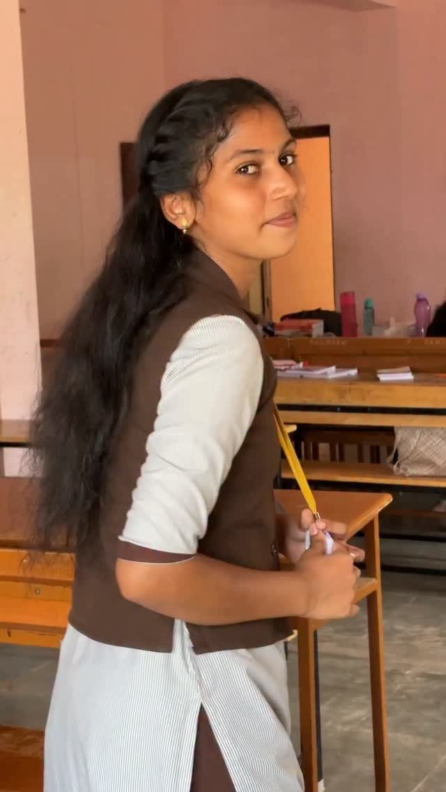 NoahRodrigucg's tweet photo. Teacher Threads I love my husband. I just finished grading and submitting 78 grades (homework/quizzes), and he offered to group students’ work together so passing it back out would be easier. https://t.co/OiFGPYdqBE