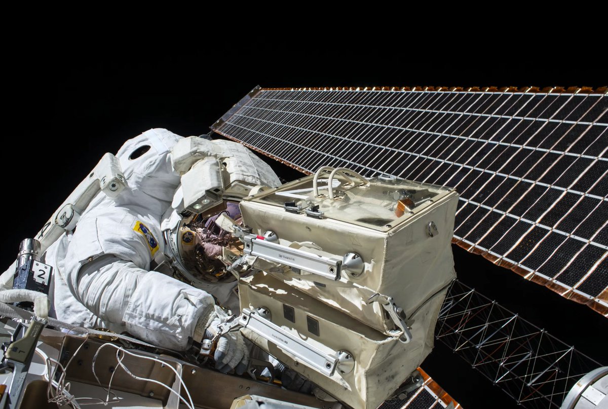 DazJB's tweet photo. Spacecraft are engineered around mass, power, heat and reliability.

Maybe long-duration missions need another design variable: human healthspan.

@elonmusk @SpaceX, isn't it worth putting longevity scientists in the room with spacecraft engineers? https://t.co/61SToqTuDj