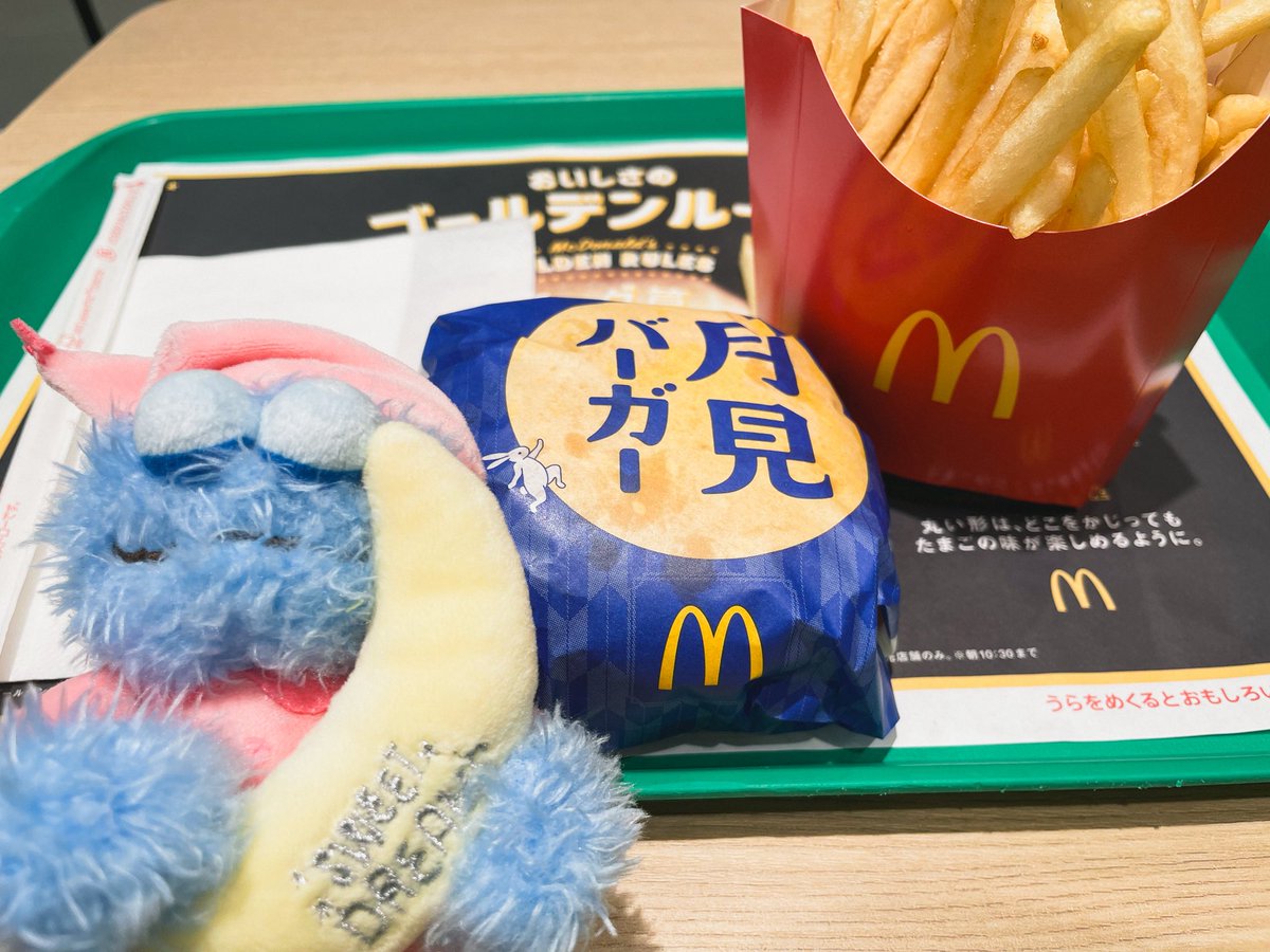 tonic1092's tweet photo. 僕には見える、満月が見える🍔 https://t.co/xjBSuFFYZa