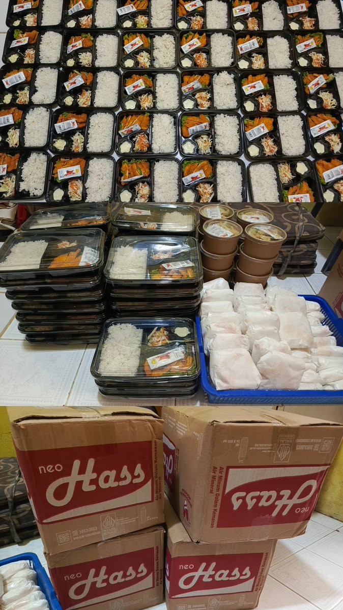 favoojekey's tweet photo. Temen-temen minta tolong bantu RT ya🥺🙏

OPEN BERBAGI JUMAT BERKAH🤍

Open donasi berbagi rice bowl, bento katsu, dan nasi cokot. Akan kami bagikan untuk masjid, tunawisma, panti asuhan, ojol, dll tanpa minimal order ya.

📍Jakbar
close jam 00.00 https://t.co/MdbS3DuT68