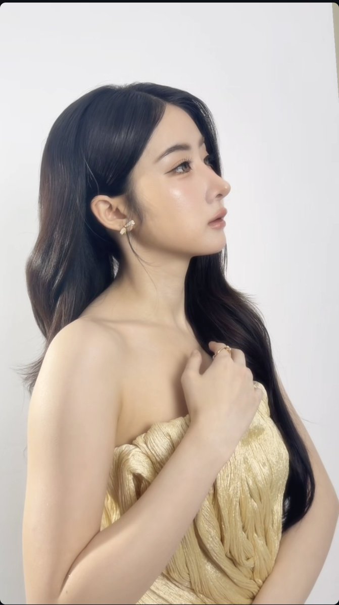 Stay_funny92's tweet photo. Beautiful, Elegant, fantastic and looks like an Angel😍🍒 my baby The center of the universe🔥
#YokoApasra‌

YOKO GUERLAIN SIAM PARAGON
#GuerlainSiamParagonxYoko https://t.co/tlWoiUSWs8