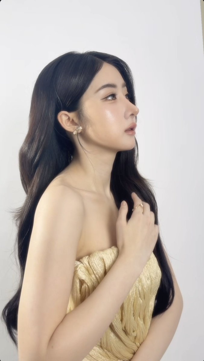 Stay_funny92's tweet photo. Beautiful, Elegant, fantastic and looks like an Angel😍🍒 my baby The center of the universe🔥
#YokoApasra‌

YOKO GUERLAIN SIAM PARAGON
#GuerlainSiamParagonxYoko https://t.co/tlWoiUSWs8