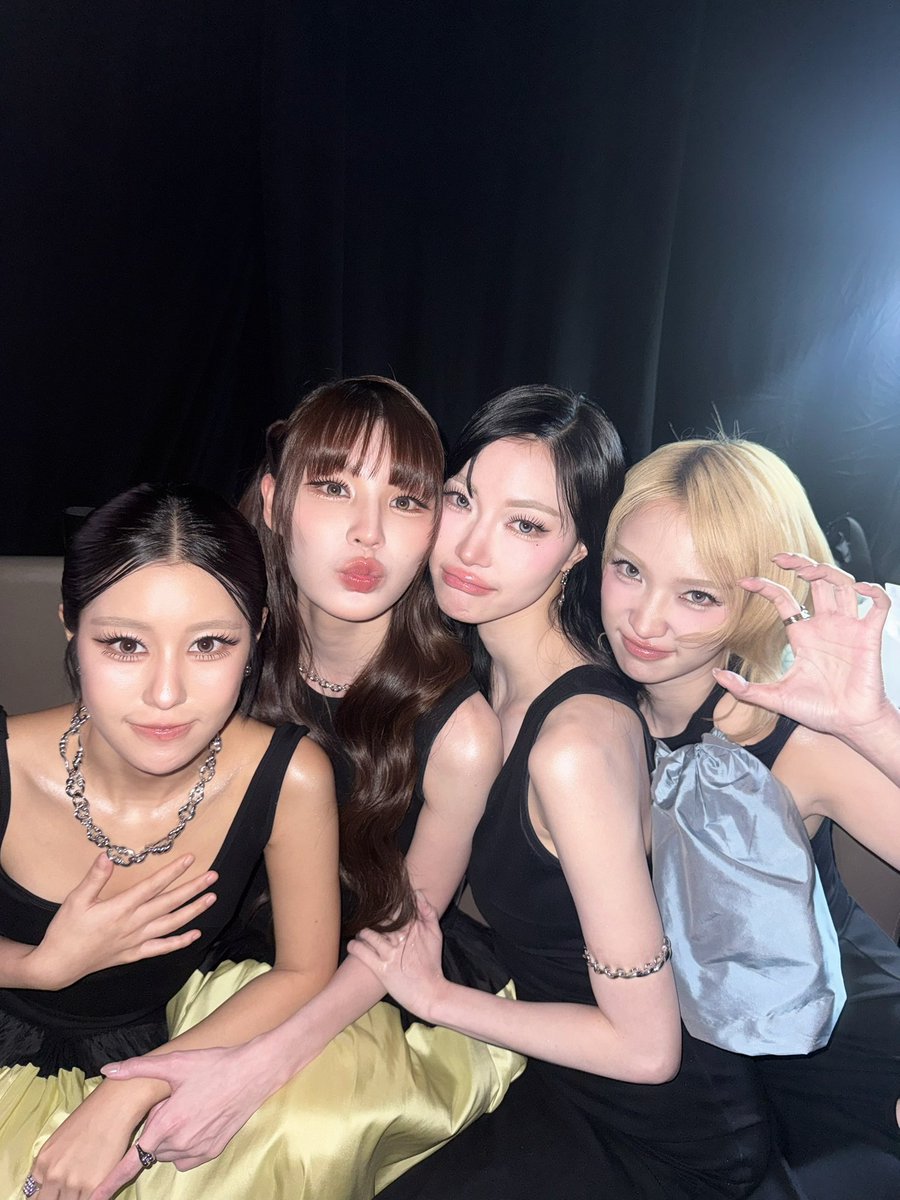 Ciize155cm's tweet photo. do ü miss us
cause we miss chü
#YentertainAwards2026 https://t.co/gXDRIg9kKm