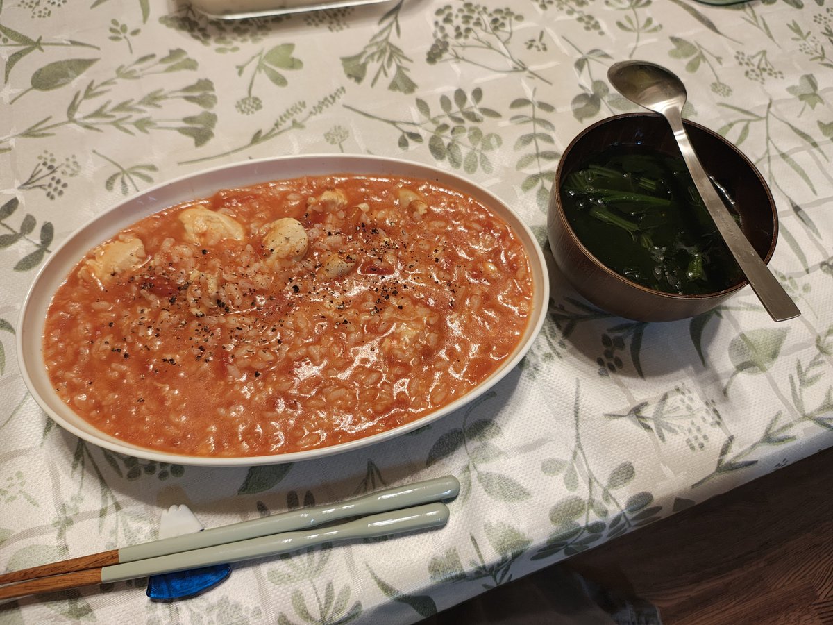 MatsuMillan's tweet photo. 今日はトマトリゾット風雑炊！ https://t.co/SPKLDOFv5b