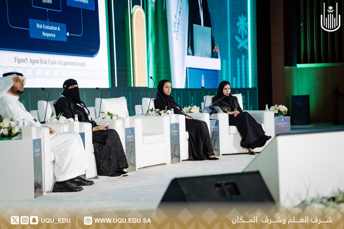 uqu_edu's tweet photo. سلَّطت الجلسة العلميَّة الثَّالثة الضوء على نماذج الشَّراكات المؤثِّرة، وتعزيز العمل التطوعي، وتطوير البنية الرقميَّة؛ بما يدعم تكامل الجهات، ويرفع كفاءة إدارة الخدمات والمخاطر في المشاعر المقدَّسة.
#الملتقى_العلمي_26
#جامعة_أم_القرى
#منظومة_خدمات_الحج_والعمرة https://t.co/F0f0Xd6uQt