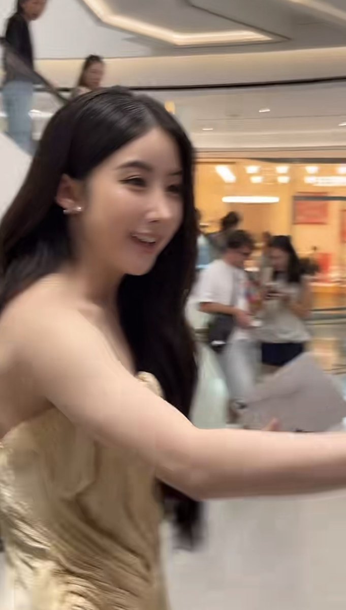 Stay_funny92's tweet photo. She's so beautiful🧎‍♀️🤏

YOKO GUERLAIN SIAM PARAGON
#GuerlainSiamParagonxYoko https://t.co/E4UiB6CdyZ