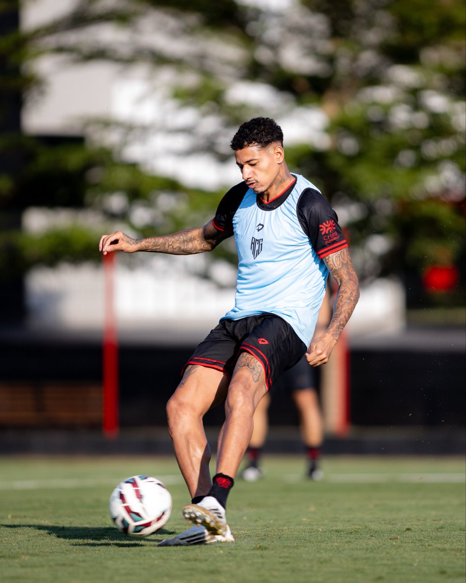 ACGOficial's tweet photo. 🇹🇹💪PREPARAÇÃO EM GOIÂNIA FINALIZADA!!

☀️Logo cedo, e muito cedo, Dragão já treinou forte e agora segue viagem. 
📍 Destino: Caxias do Sul 
⚽️ Objetivo: Buscar a vitória
VAMOS DRAGÃO!!🐉 

📸: Raphael Teixeira / ACG 

#DragãoDoBrasil #DNACampineiro #OrgulhoAtleticano https://t.co/WcIAmHsmfO
