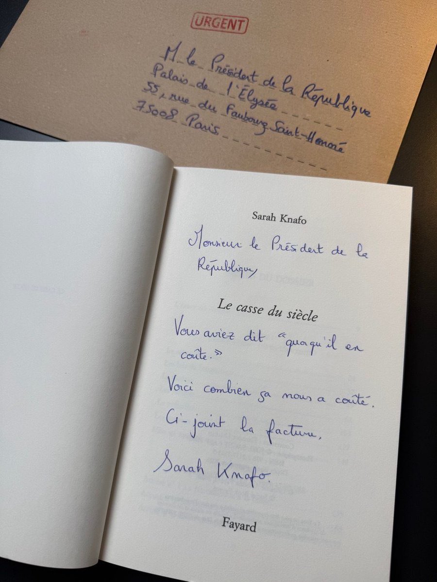DirectFrance_'s tweet photo. Sarah Knafo a envoyé son livre directement à l'Élysée ! 😂

"Vous aviez dit 'quoi qu'il en coûte'. Voici combien ça nous a coûté. Ci-joint la facture."

Il fallait oser. Elle l'a fait. 👊 https://t.co/3rWVVotPVB