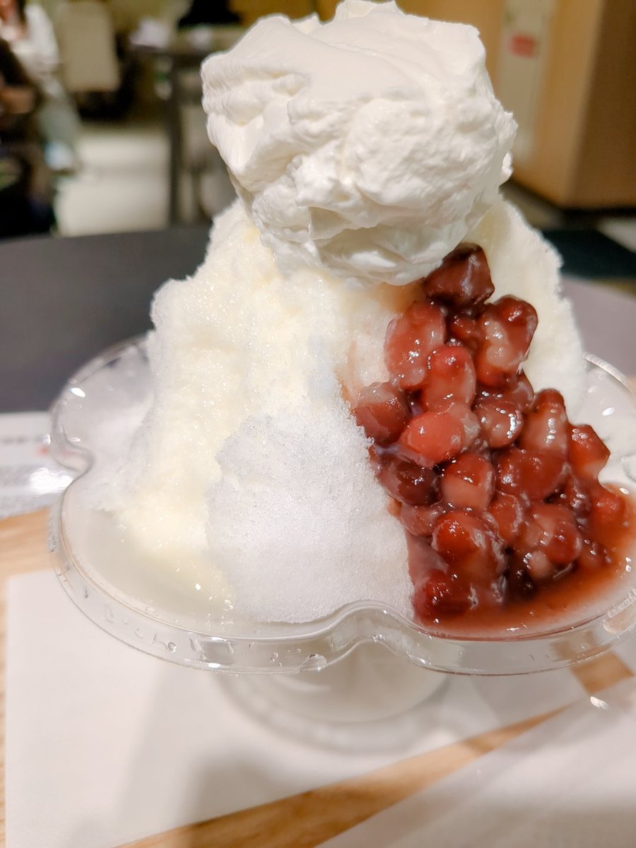 gray_sorcerer's tweet photo. ちこっと寄り道して今年初かき氷
知覚過敏の痛みを越える満足感✨

玄関開いたら｢オレ部署のジジィとガチ喧嘩したって💢｣と親方半笑い
月曜部署でミーティングや😑💢
(脱ぎ散らかった作業着拾いながら)其れは親方でなくとも怒る😔でも吠えすぎるとブーメラン🪃返り討ちに遭うで
風呂でも吠えてる😅 https://t.co/FpShUKFWfH