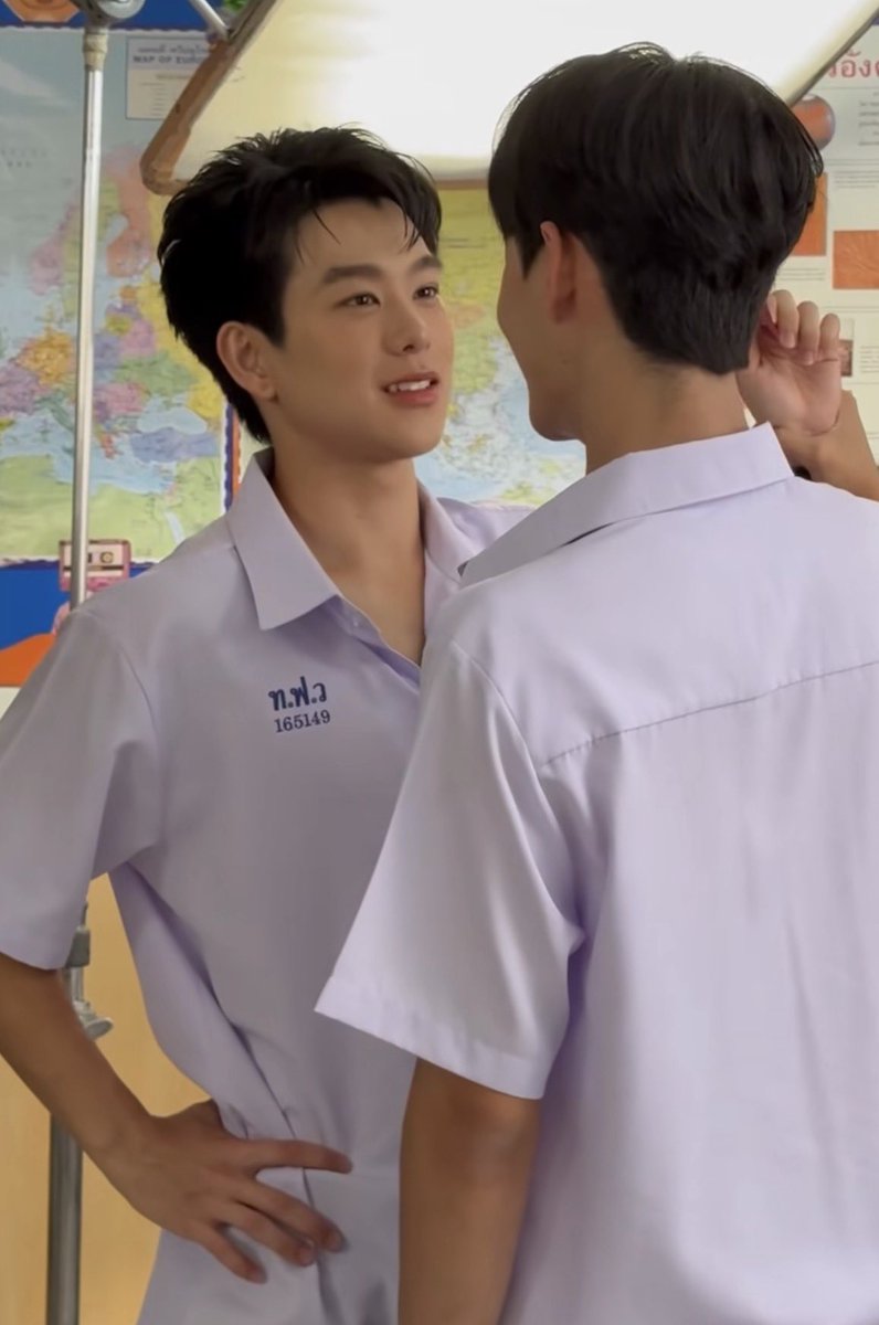 babyjittra_'s tweet photo. โหพี่สิกพี่สายตาค่ดแพรวพราวเลยพี่ แต่คือฟืนยิ้มหวานมั้ยพี่สิก ได้เห็นคนเดียวคุ้มเลยสิครับท่านสมาชิก แบ่งผมบ้างพี่

#แอบคิดSthMore_MV
#kritphop 
#krmjtc #ppophs https://t.co/OCW4T9bcEx