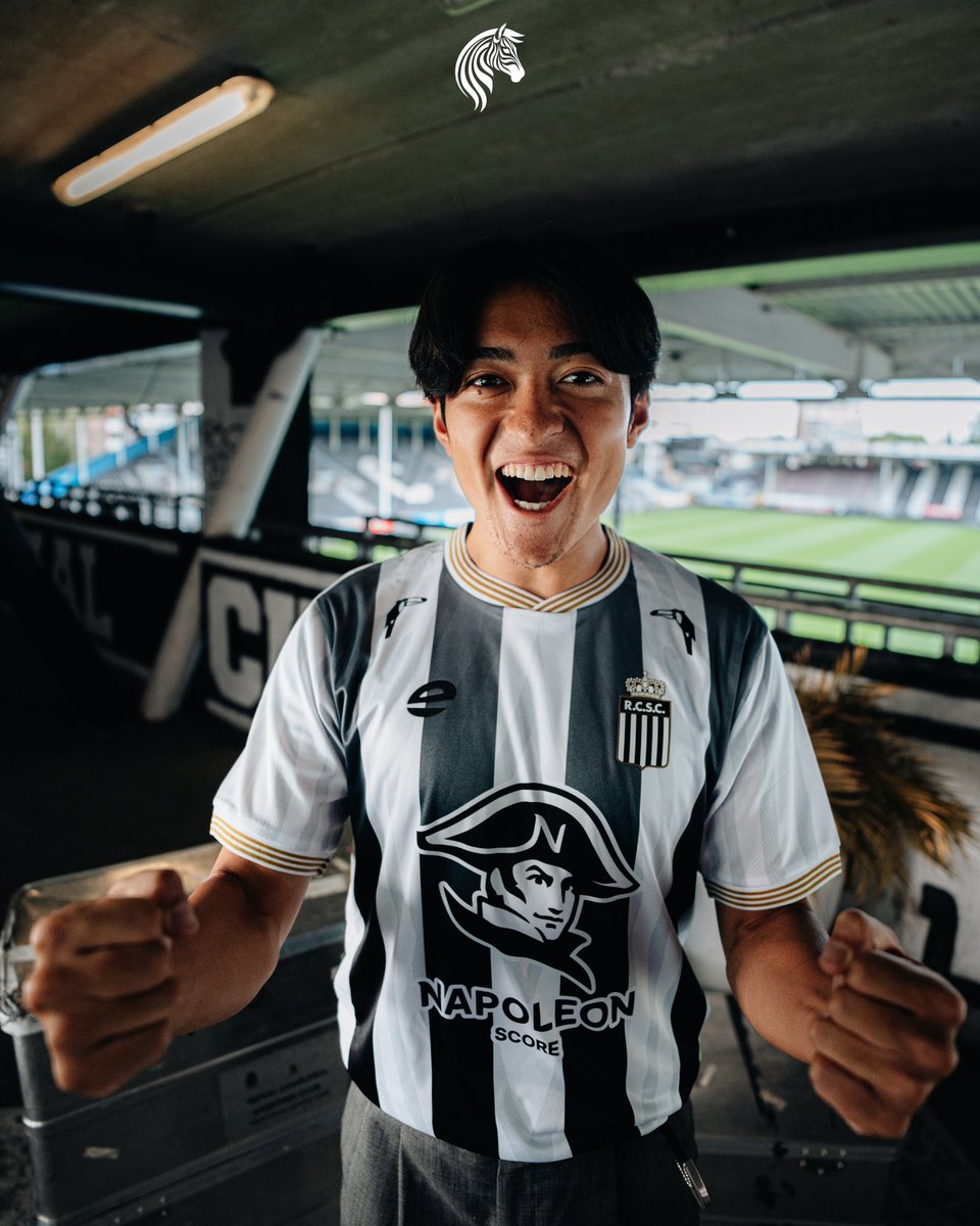 SportCharleroi's tweet photo. 行くぞ、ゼブラズ！🦓

#RCSC #NapoleonScore ⚫️⚪️ https://t.co/YqqGRlsAzW