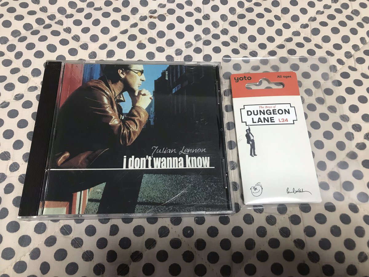 hiroki1008y's tweet photo. アメリカからUS180g、パープルが届いた。ようやくダンジョンVinylコンプリート。おまけにyotoカードも入手。最近チラホラとヤフオク、メルカリでも見かけるようになったけど果たして需要あるのか？？でものすごく小さい！
#theboysofdungeonlane 
#ダンジョンレインの少年たち
#paulmccartney https://t.co/S8eImIf7eT