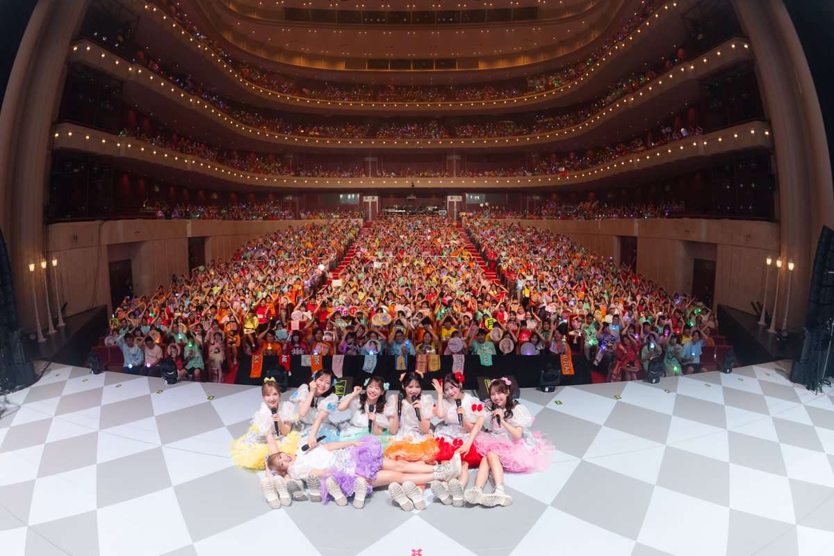 FRUITS_ZIPPER's tweet photo. ⟡📸ホールツアー神奈川公演 集合写真🗝️ ⟡

2026年9月3日(木)
よこすか芸術劇場（大劇場）　　
FRUITS ZIPPER JAPAN TOUR 2026 - AUTUMN -
「Secret Code」

💜仲川瑠夏 @luna_fz0703
💛早瀬ノエル @noel_fz1229
💚櫻井優衣 @yui_fz0221
🩵真中まな @manafy_fz0422
🩷松本かれん @karen_fz0328
🧡鎮西寿々歌 @suzuka_fz1124
❤️月足天音 @amane_fz1026

🎧「秘密のアティチュード」を聴く
https://t.co/dLn4L79eTw

#ふるっぱーと全国ツアー2026
#FRUITSZIPPER #ふるっぱー 
#フルーツジッパー