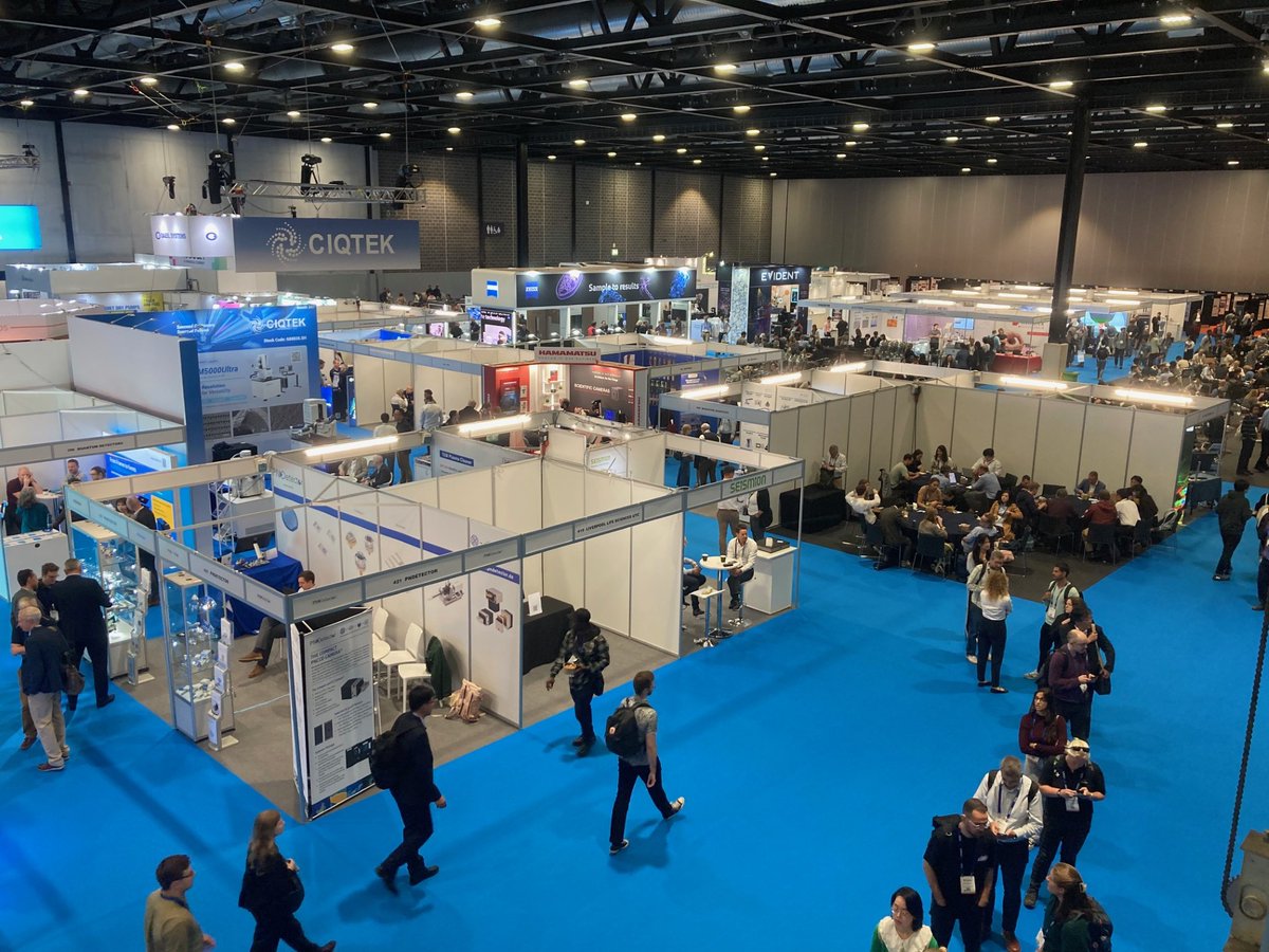 RoyalMicroSoc's tweet photo. Last day of the exhibition in this fantastic space at #IMC21! Starting to fill up nicely over lunch 😋 

Be sure to check out everything our exhibitors have to offer 🙂 🔬 https://t.co/ThBZRbxoSR