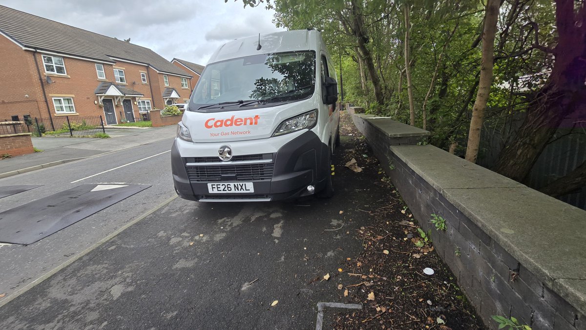 StuInAus's tweet photo. @CadentGasLtd Your arrogant worker parks here every evening/night, weekend and sometimes daytime. Please explain where the motobility scooters are expected to pass or those with prams? https://t.co/ogXRJmtwq4
