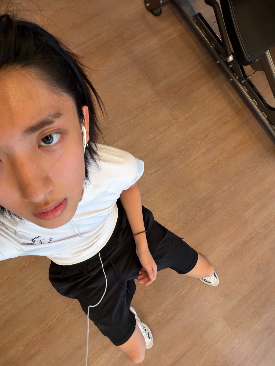ryulngshot4sho's tweet photo. 💬 | 260903 #우진 9:01 BRT

*📸
🐕: It’s hard to work out with one arm out

#LNGSHOT #롱샷 https://t.co/e3rFkTuhQV