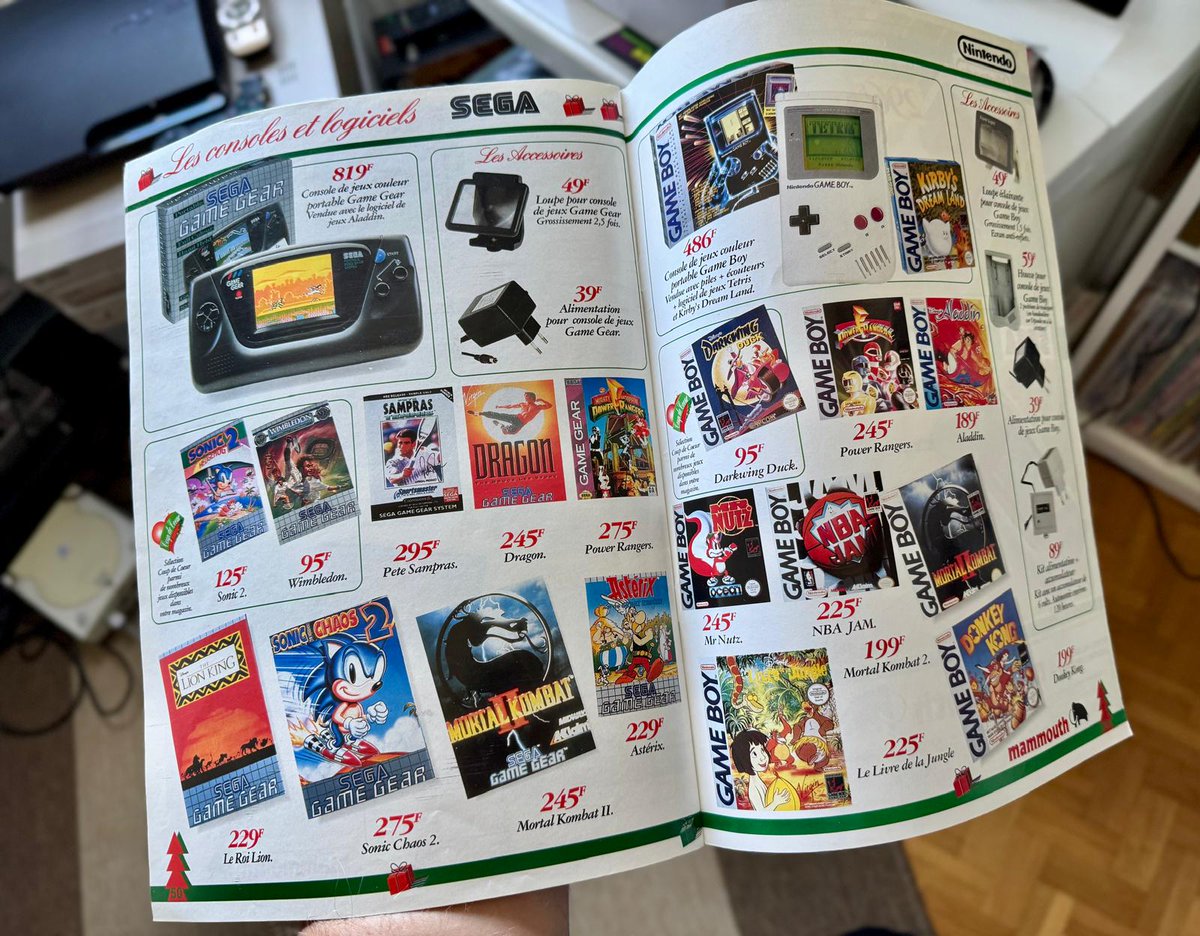 StephaneFicca's tweet photo. POV : Décembre 1994. Vous feuilletez le catalogue de Noël "Mammouth" qui vient d'arriver, avant d’entourer le(s) cadeau(x) que vous aimeriez retrouver au pied du sapin 🎅

Vous entourez quoi ? 😊 https://t.co/PSgBdbfzUK