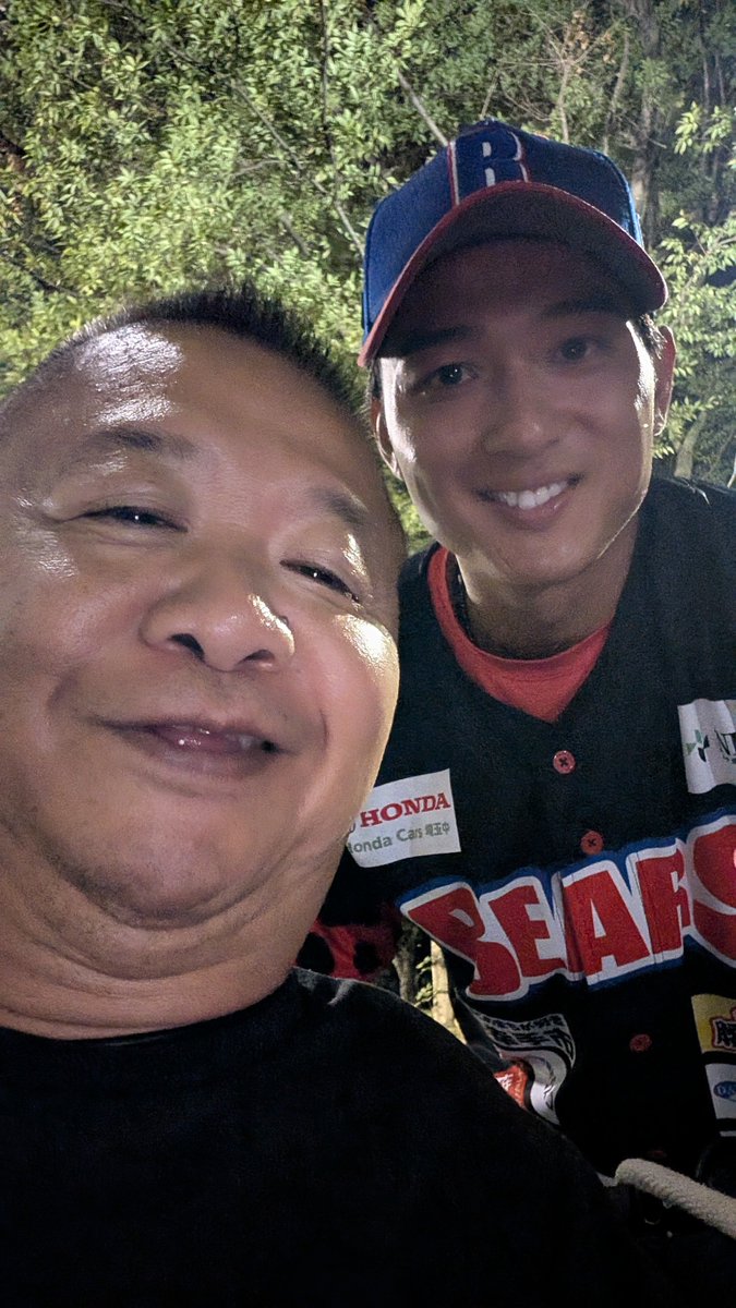 maehajichan's tweet photo. 今季最後になりそうな熊谷での埼玉武蔵ヒートベアーズの試合を観てきました。というのも6日の日曜日にも予定されていますが、大雨の予報で中止になりそうだからです。いつも気にかけていただいているスタジアムDJの石山さんや、チアのYUKINOさんや今季で引退を決めている上田選手とパチリできました。 https://t.co/ZweQJ4JlRq
