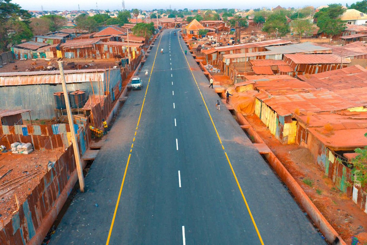socialmaigashi's tweet photo. Governor Uba Sani has commissioned several key road projects, including the Zango Road to Asibitin Yara and other vital routes in Panteka, Kaduna.

Today's event underscores the administration's continued dedication to expanding road infrastructure, boosting co
#WorkingForKaduna https://t.co/FacwEudgEh