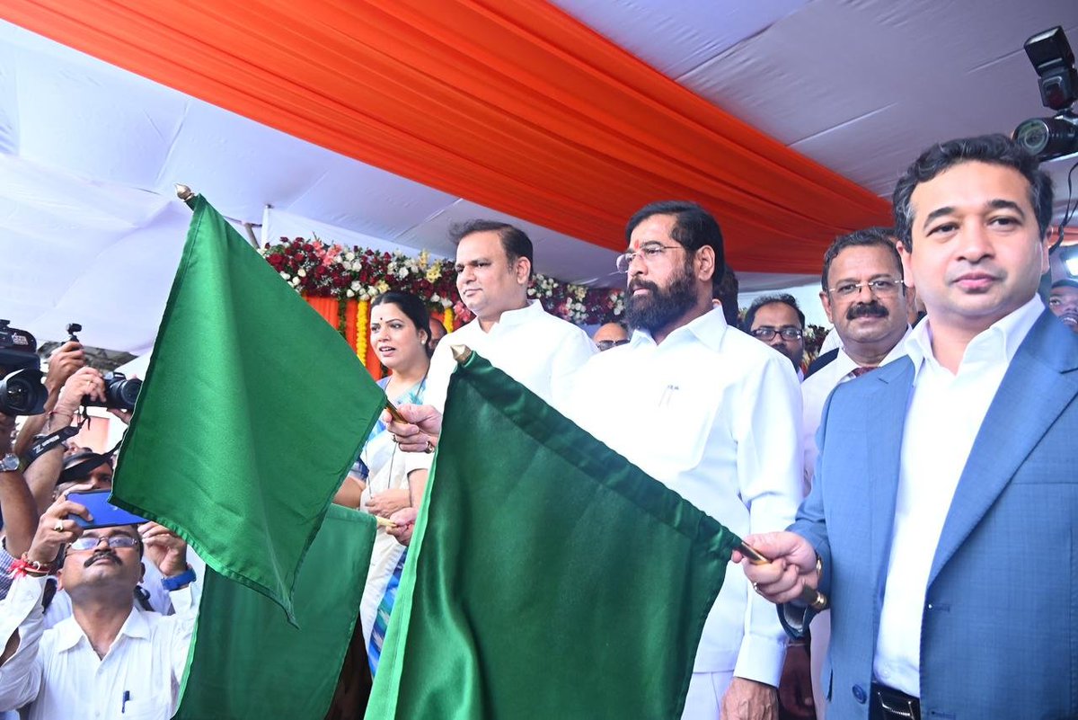 DCMOMaharashtra's tweet photo. उपमुख्यमंत्री मा. ना. श्री. एकनाथजी शिंदे यांच्या हस्ते छत्रपती शिवाजी महाराज टर्मिनस ते सावंतवाडी एक्सप्रेसचे लोकार्पण 

Inauguration of the Chhatrapati Shivaji Maharaj Terminus–Sawantwadi Express by Hon’ble Deputy Chief Minister Shri Eknathji Shinde. https://t.co/8nqg5AsoJt
