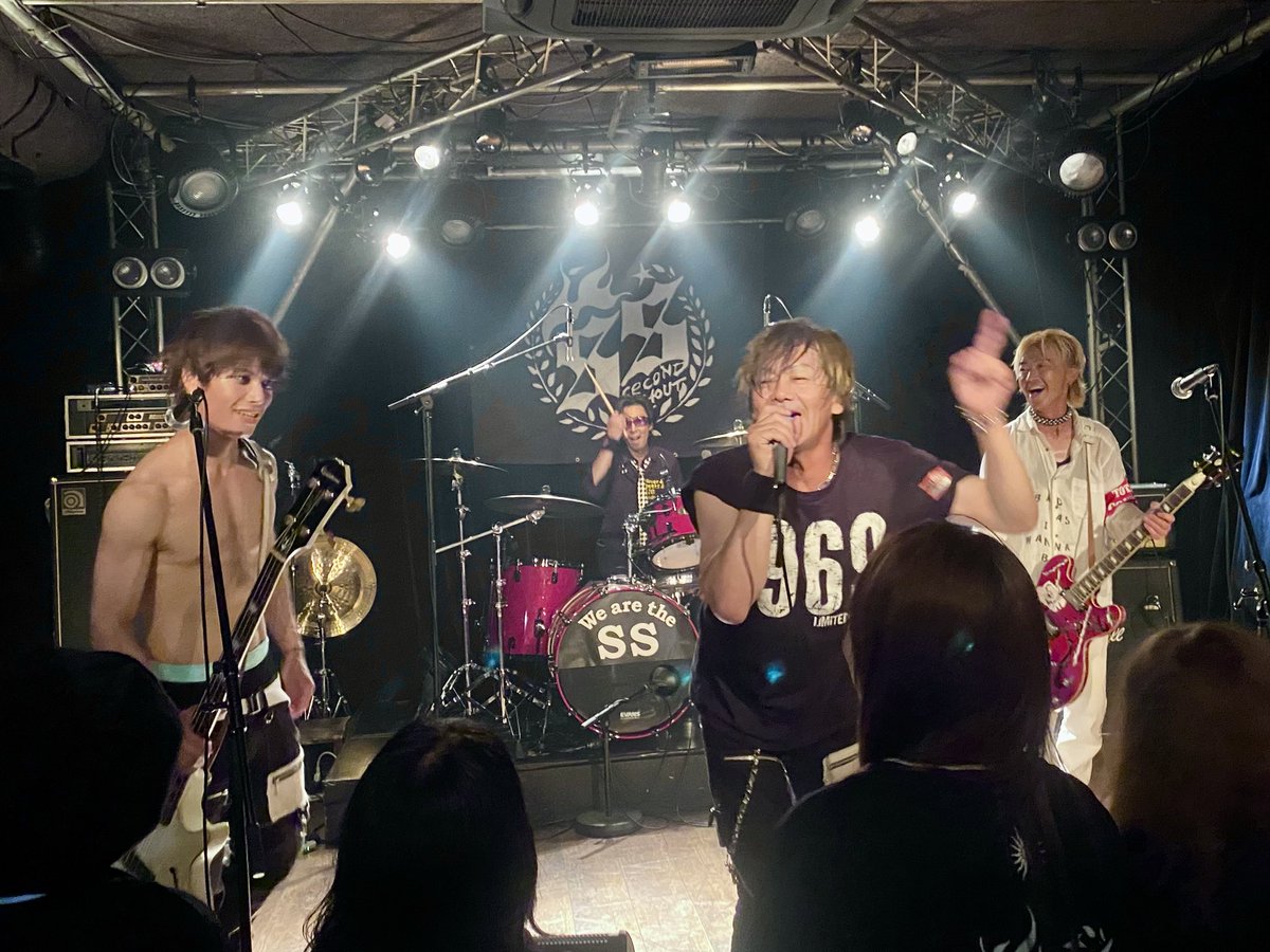 migasolineki's tweet photo. 先に決まった、「SS名古屋に行く」という話を聞きつけて笑、今回の千葉はFUNGUSが誘ってくれました。主催のみなしご、かつにーには会えませんでしたが、温かいイベントで、ANGAもとてもよいハコでまた行きたい場所が増えました。お集まりの皆さま、ありがとうございました。 https://t.co/Alm90IOfYq
