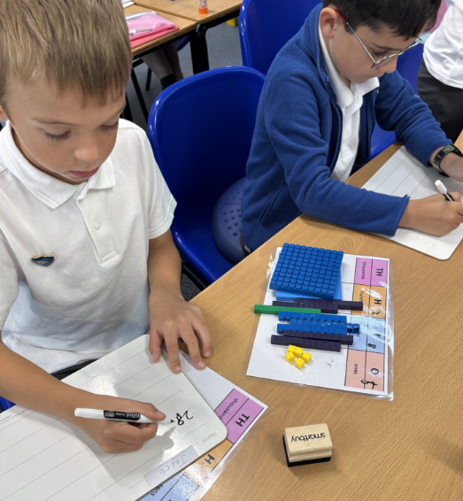 latimerprimary's tweet photo. #3JS #LatimerMaths The children have had such a positive start to Year 3 - today they confidently represented 3 digit numbers in different ways. https://t.co/WcrOzNUhkN