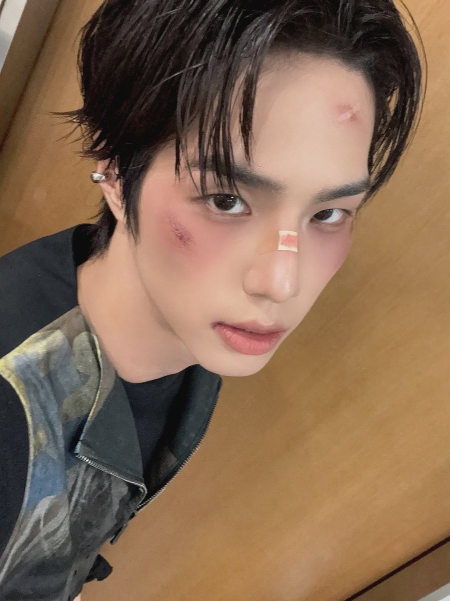 82Message's tweet photo. [#킹왕짱_사랑해]
첫방 고마워🖤🖤

#82MAJOR #82메이저 #에이티투메이저
#황성빈 #HWANGSEONGBIN https://t.co/fEl3EjQhGB