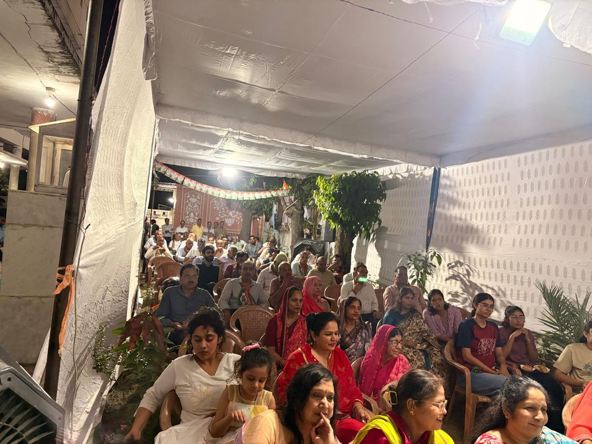 DrArchanaINC's tweet photo. मालवीय नगर विधानसभा के वार्ड 82 में कांग्रेस प्रत्याशी महेश यादव (पिंटू) जी के चुनाव कार्यालय का उद्घाटन कर उपस्थित कार्यकर्ताओं एवं समर्थकों को संबोधित किया। ✋

#MalviyaNagarVidhansabha #Ward82 #JaipurNagarNigamElection https://t.co/YNR8zg26S3