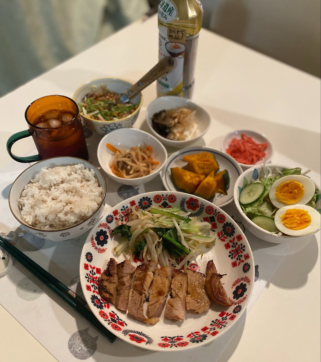 kyuko9999's tweet photo. 今日もお疲れ様でした😊
夕ご飯はトンテキ🐷です。
かぼちゃがホクホクして、美味しくいただきました❣️ https://t.co/zQXoUoKoCO