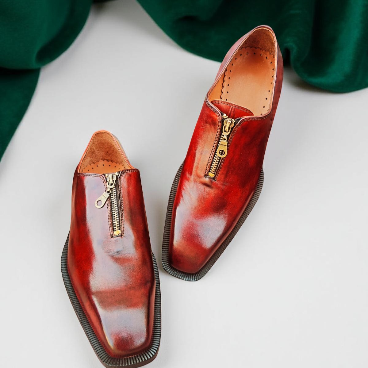 SharieGrabe9dn's tweet photo. Handmade men’s leather zipper loafers with a rich hand-dyed patina. Premium full-grain leather, custom sizes and colors available. Perfect for weddings, business meetings, or evenings out. https://t.co/gS4LxZgaBJ