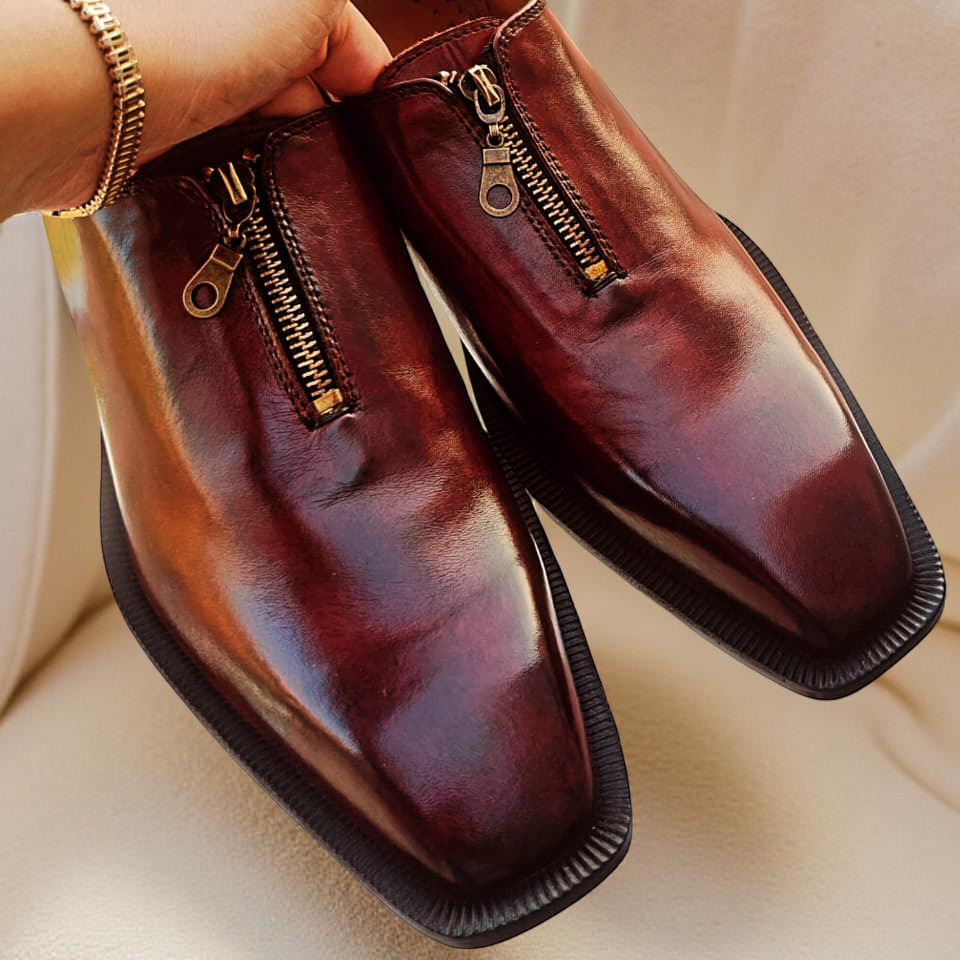 SharieGrabe9dn's tweet photo. Handmade men’s leather zipper loafers with a rich hand-dyed patina. Premium full-grain leather, custom sizes and colors available. Perfect for weddings, business meetings, or evenings out. https://t.co/gS4LxZgaBJ