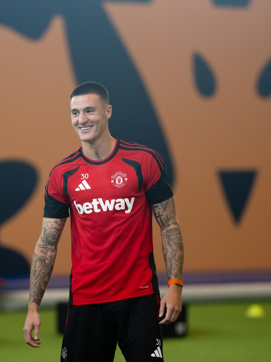 ManUtd's tweet photo. Big Ben 💪🇸🇮 https://t.co/8LaPg9TKCi