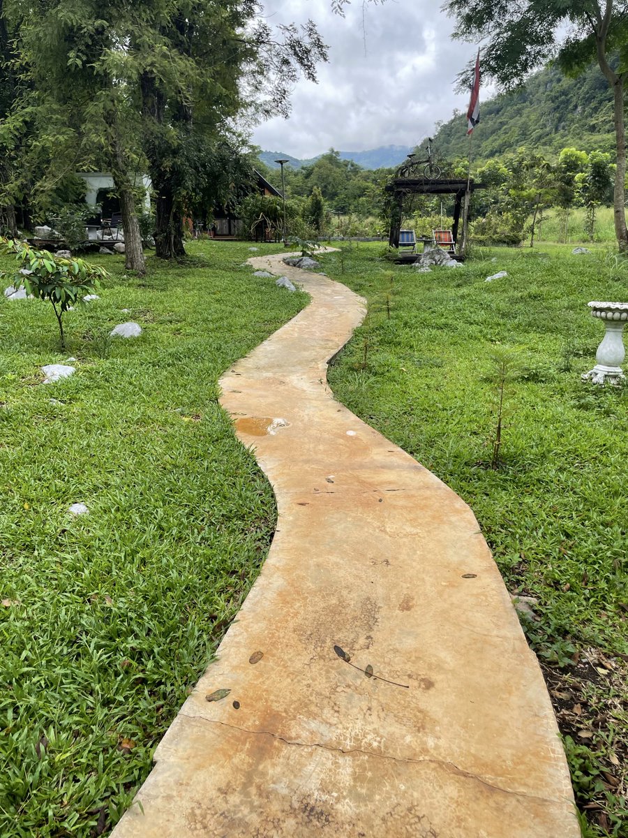 blazingjixun's tweet photo. It’s not Important right but each road takes you to a different path which path will you take all of us walk on different passages and we walk it alone but do not be afraid everyone have fear you must have the courage to overcome your fears https://t.co/YXAH5YwDva