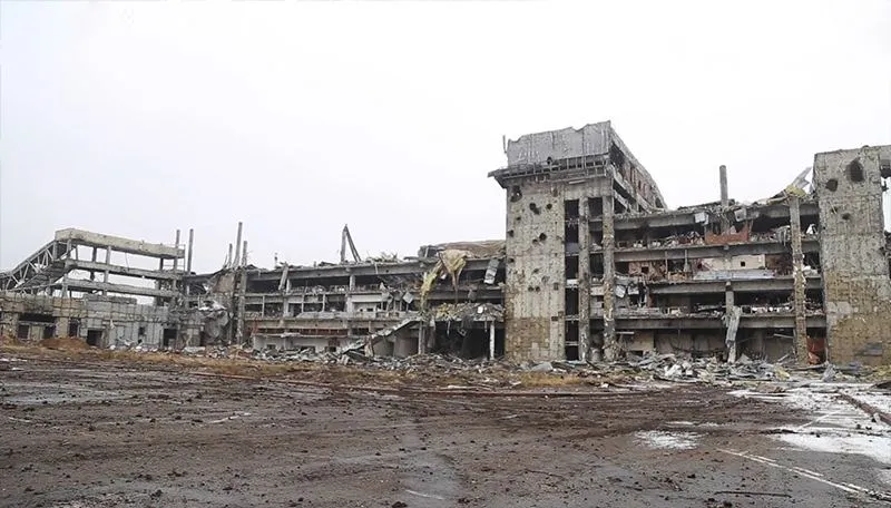 pan_dok's tweet photo. Так выглядят аэропорты Украины, которе российские фашисты разбомбили. Почему они считают, что аэропорты Москвы должны быть неприкосновенны? https://t.co/7CvVXAZAVD