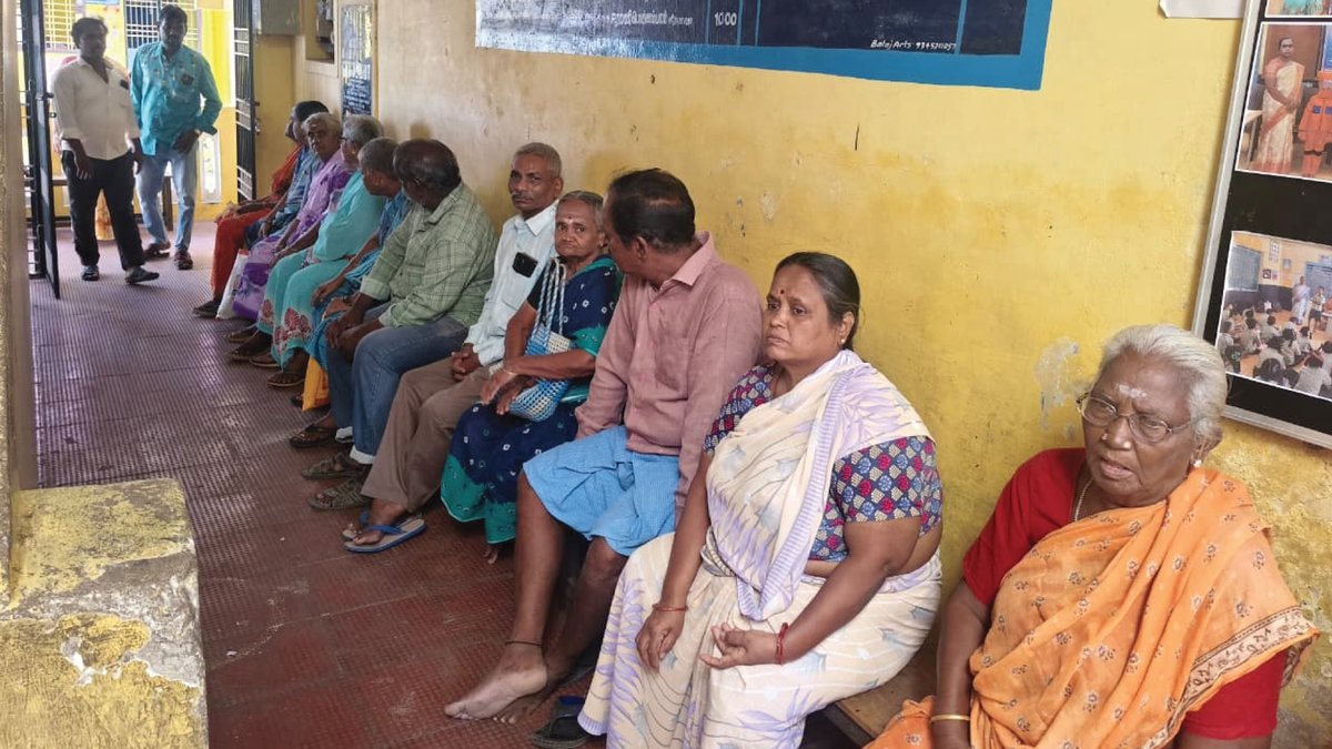 SMmcri's tweet photo. 30-08-2026 ஞாயிற்றுக்கிழமை காஞ்சிபுரத்தில் மாதா மருத்துவமனை நடத்திய இலவச கண் பரிசோதனை முகாம் அதில் கலந்துகொண்ட அனைவருக்கும் நன்றியையும், வாழ்த்துக்களையும் தெரிவித்துக் கொள்கிறோம். 🏥✨ வரும்முன் காப்போம்!  💙 
#EyeCheckup #Kancheepuram
#MMCRI #MadhaMedicalCollege #MadhaHospital https://t.co/sAoR26zpO1