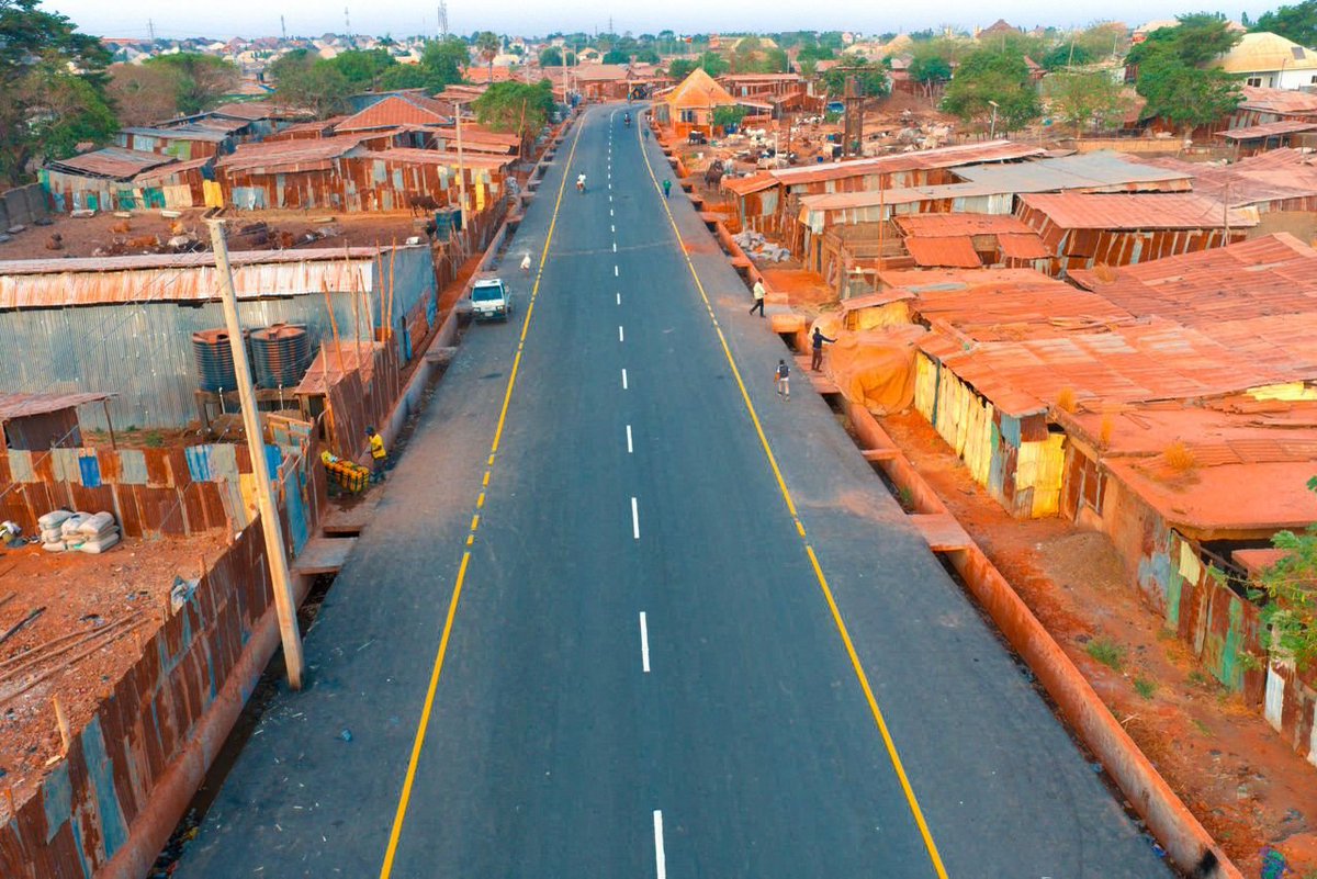 Architectv3co's tweet photo. Governor Uba Sani has commissioned several key road projects, including the Zango Road to Asibitin Yara and other vital routes in Panteka, Kaduna.

Today's event underscores the administration's continued dedication to expanding road infrastructure, boosting co
#WorkingForKaduna https://t.co/fe1lkt7lyo